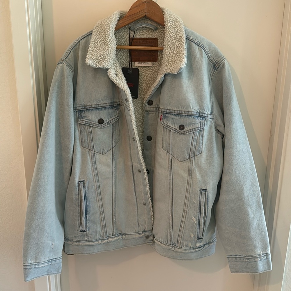 Levi’s Men’s Medium Premium Relaxed Fit Trucker Sherpa Lined Jacket